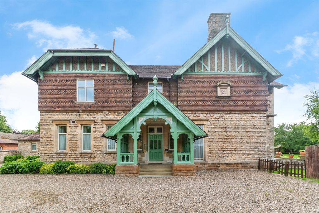 Property photo 1 of 17