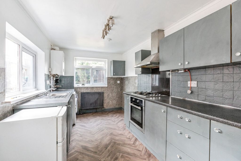 Property photo 2 of 18 Image