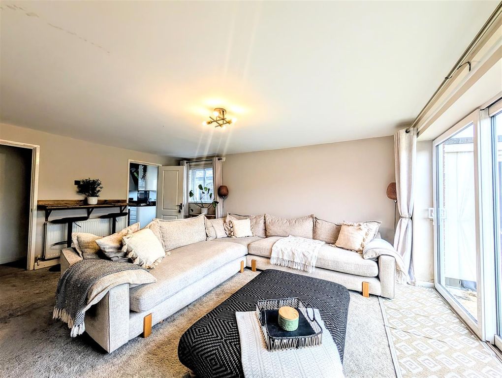 Property photo 3 of 15 Lounge 2.Jpg