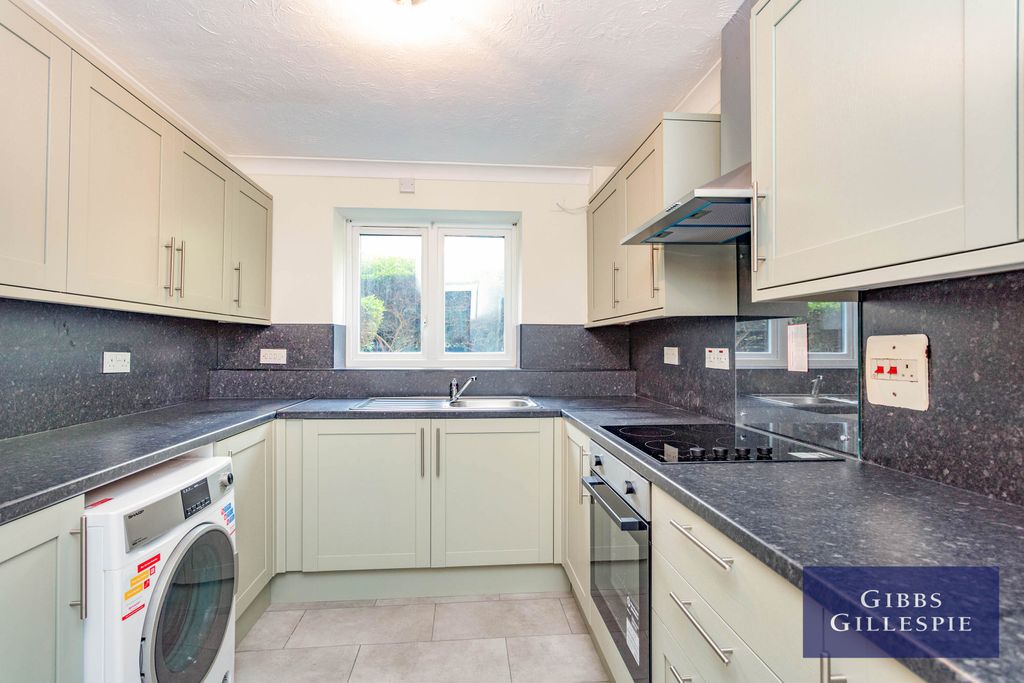 Property photo 2 of 10 4