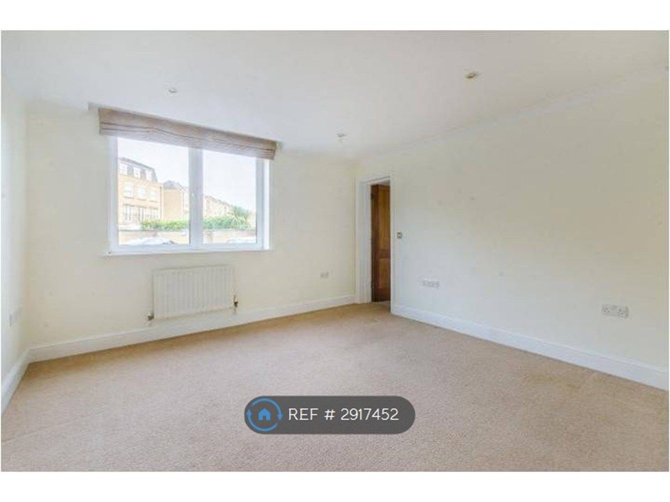 Property photo 3 of 10 Bedroom 2