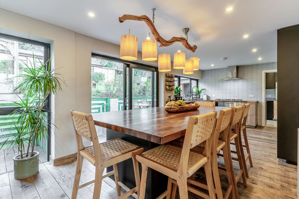 Property photo 3 of 39