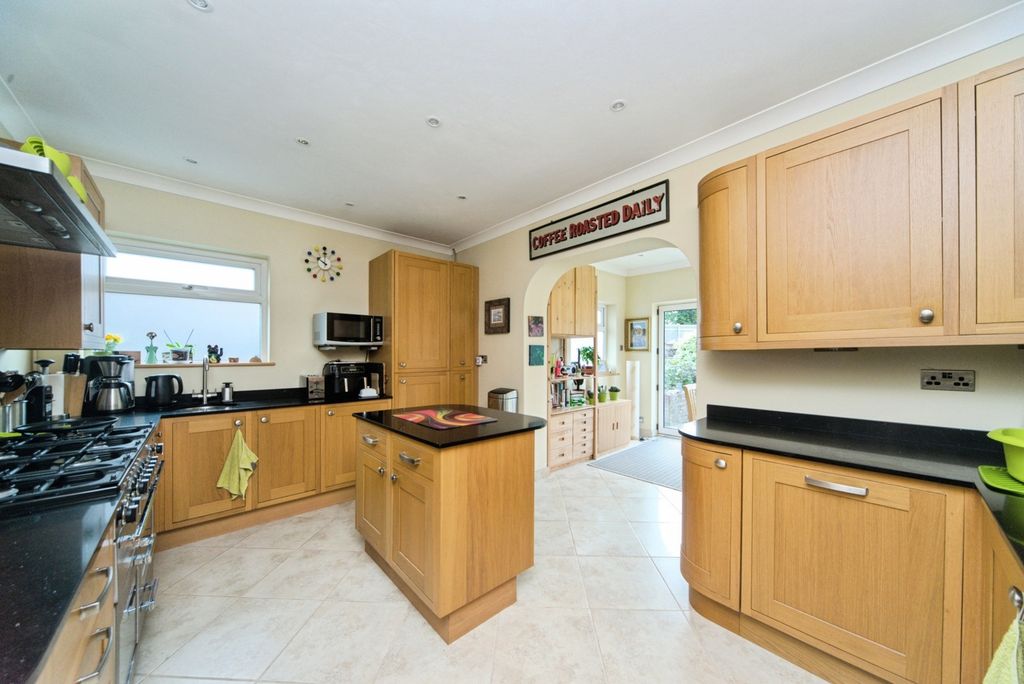 Property photo 3 of 27 Photo