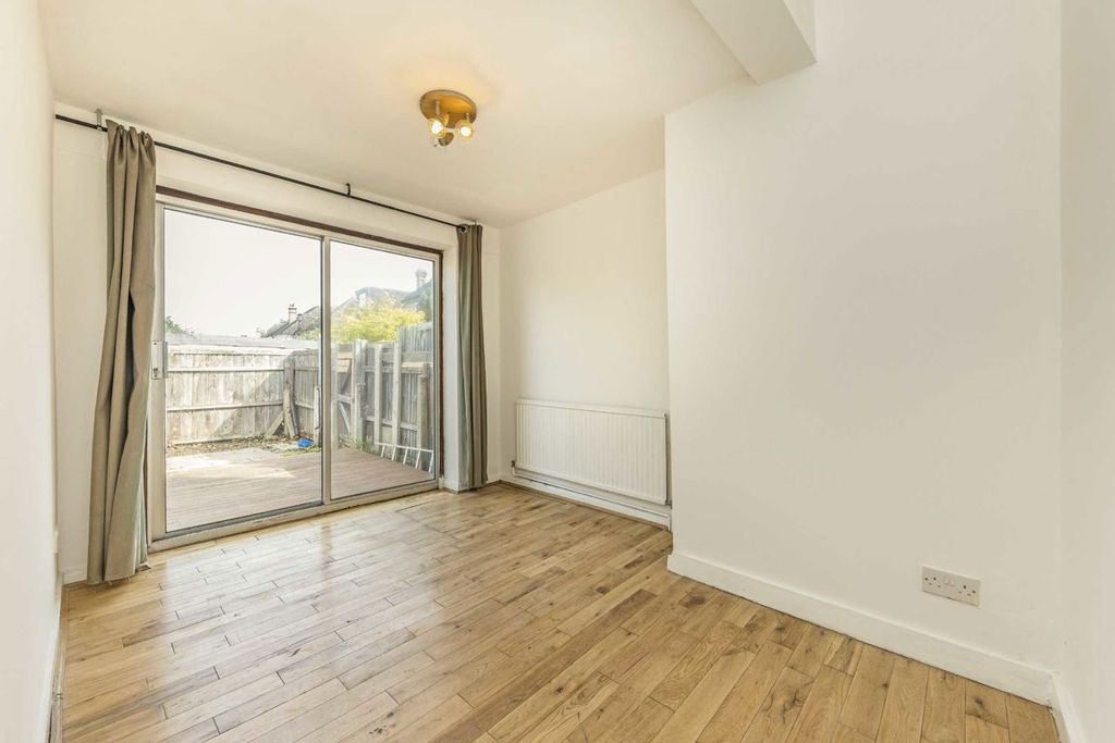 Property photo 3 of 7