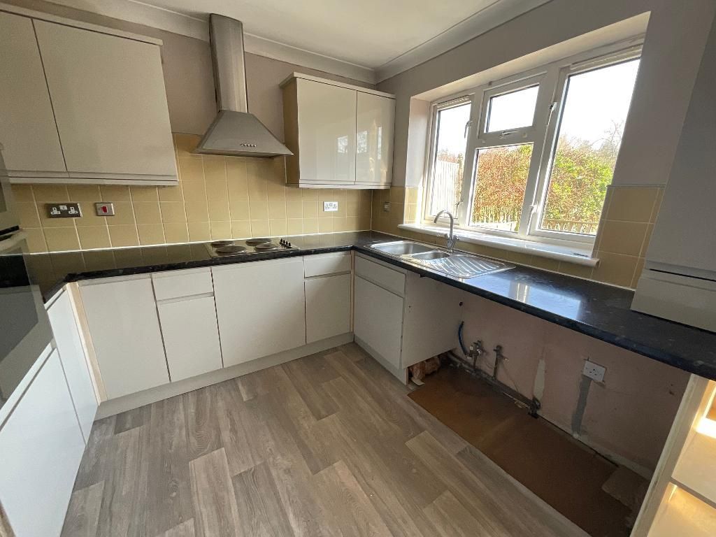 Property photo 2 of 17 Kitchen 15' x 10'7