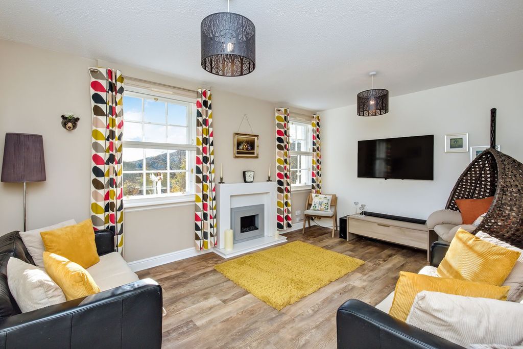 Property photo 1 of 9 Primary Property Image