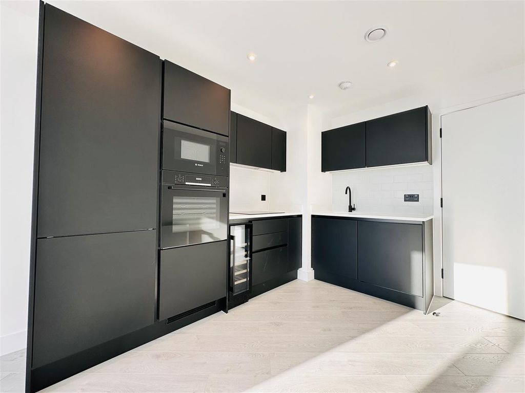 Property photo 3 of 35