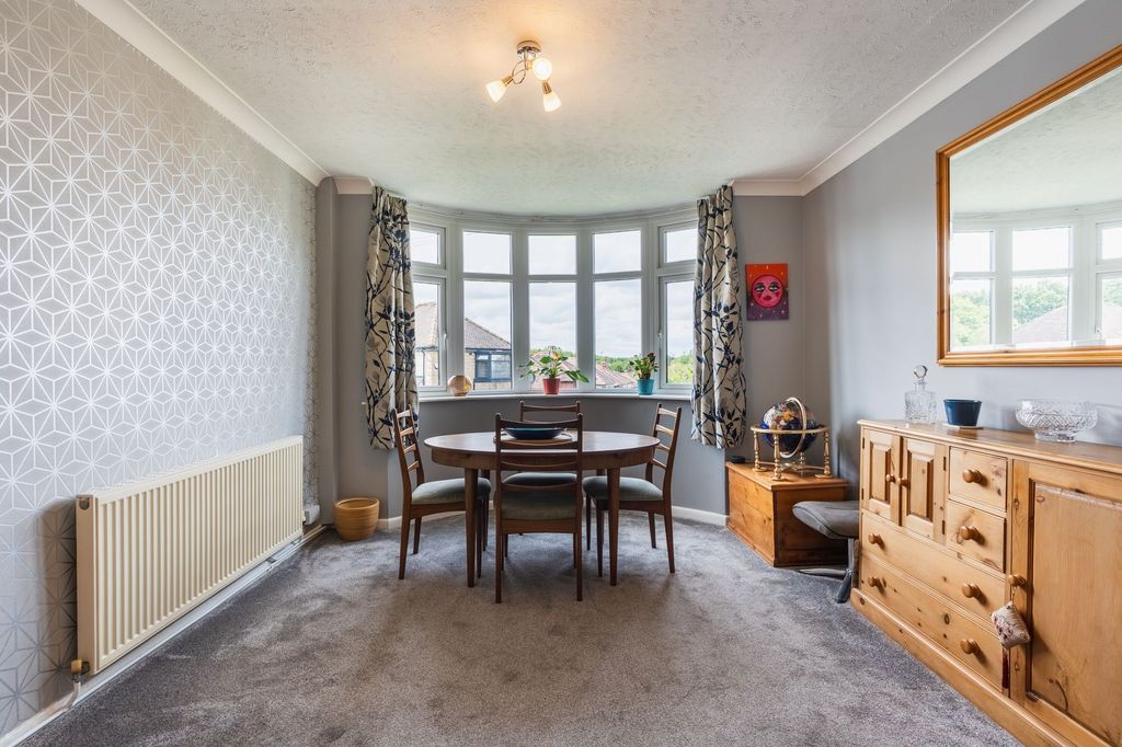 Property photo 3 of 35