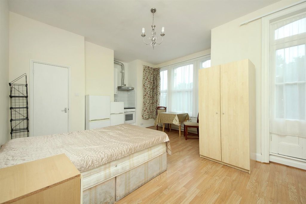 Property photo 2 of 8