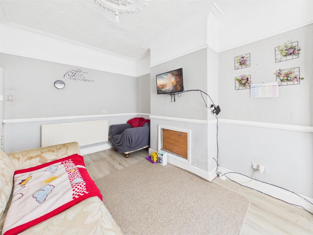 Property photo 3 of 16 Cam03604G0-Pr0324-Still006.Jpg