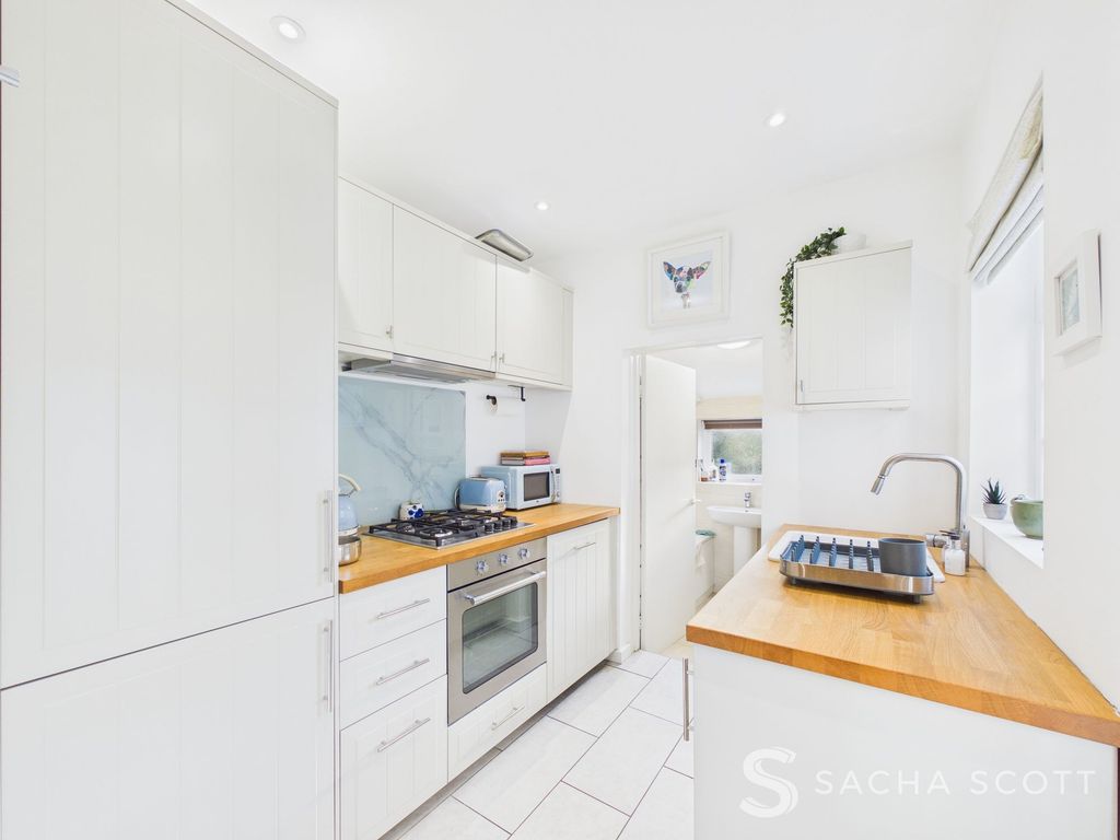 Property photo 3 of 21 Kitchen