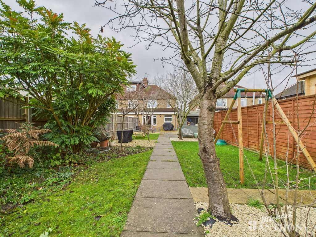 Property photo 3 of 19 Cam02773G0-Pr0399-Still016