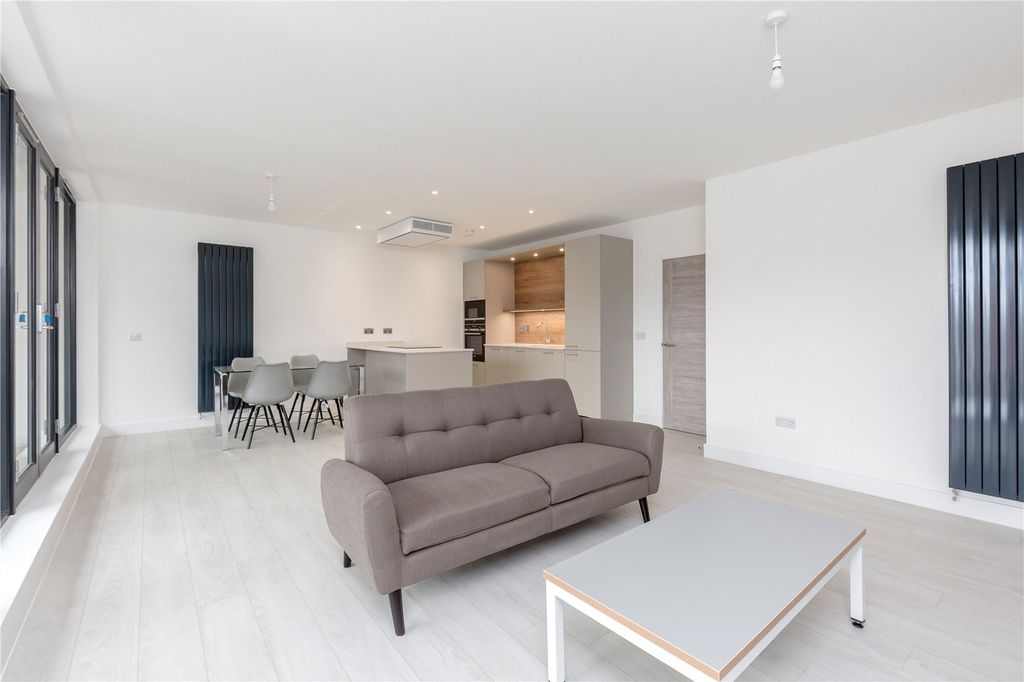 Property photo 2 of 15 Picture No. 13