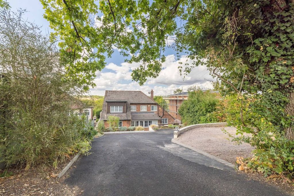 Property photo 1 of 33