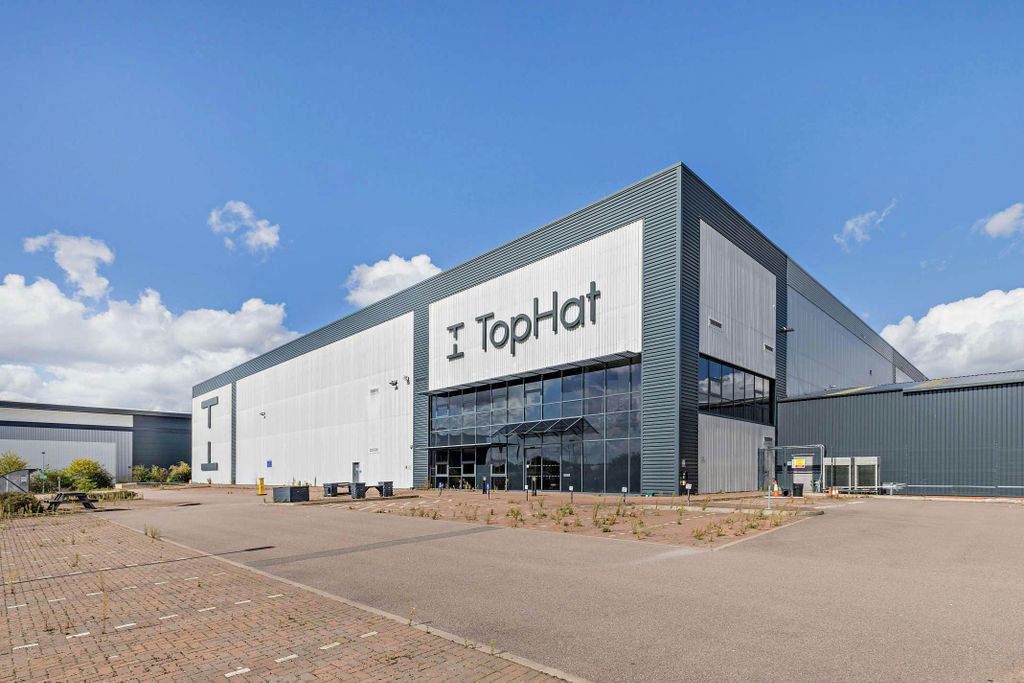 Property photo 3 of 7 8660492Exterior05800.Jpg