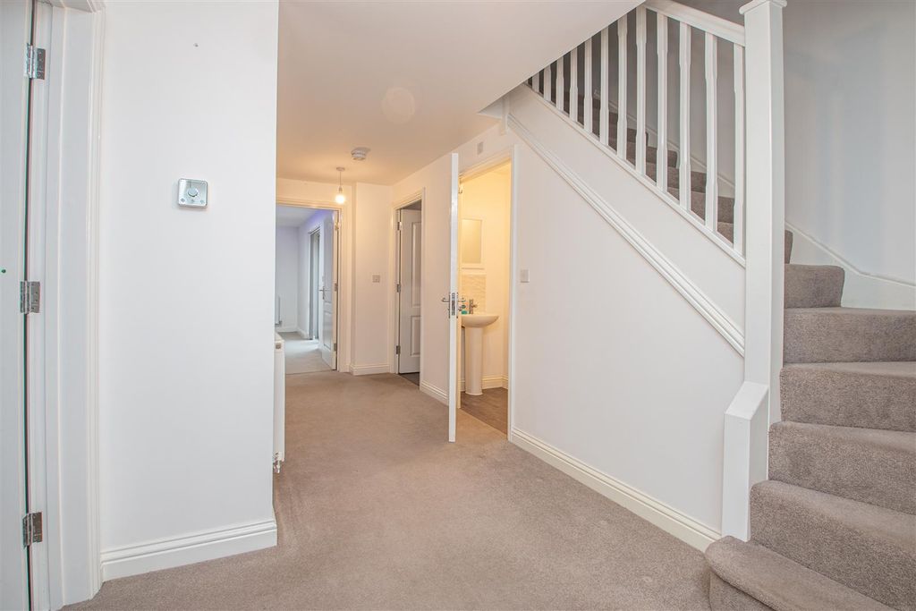 Property photo 3 of 21 4Witbred_1.Jpg