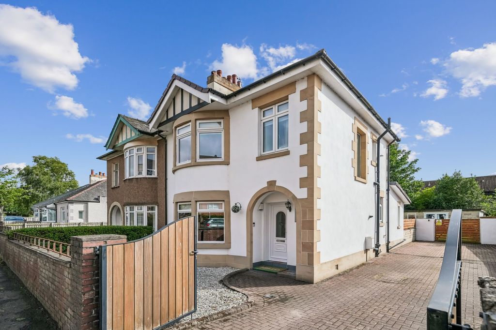 Property photo 1 of 32