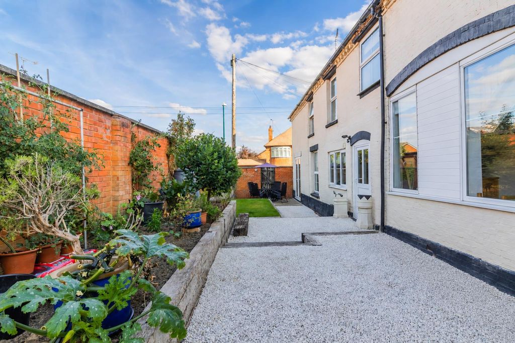 Property photo 2 of 46