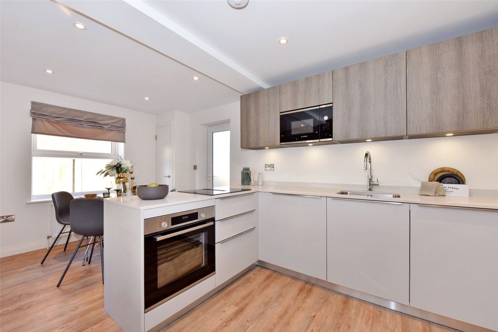 Property photo 3 of 10 Picture No. 13