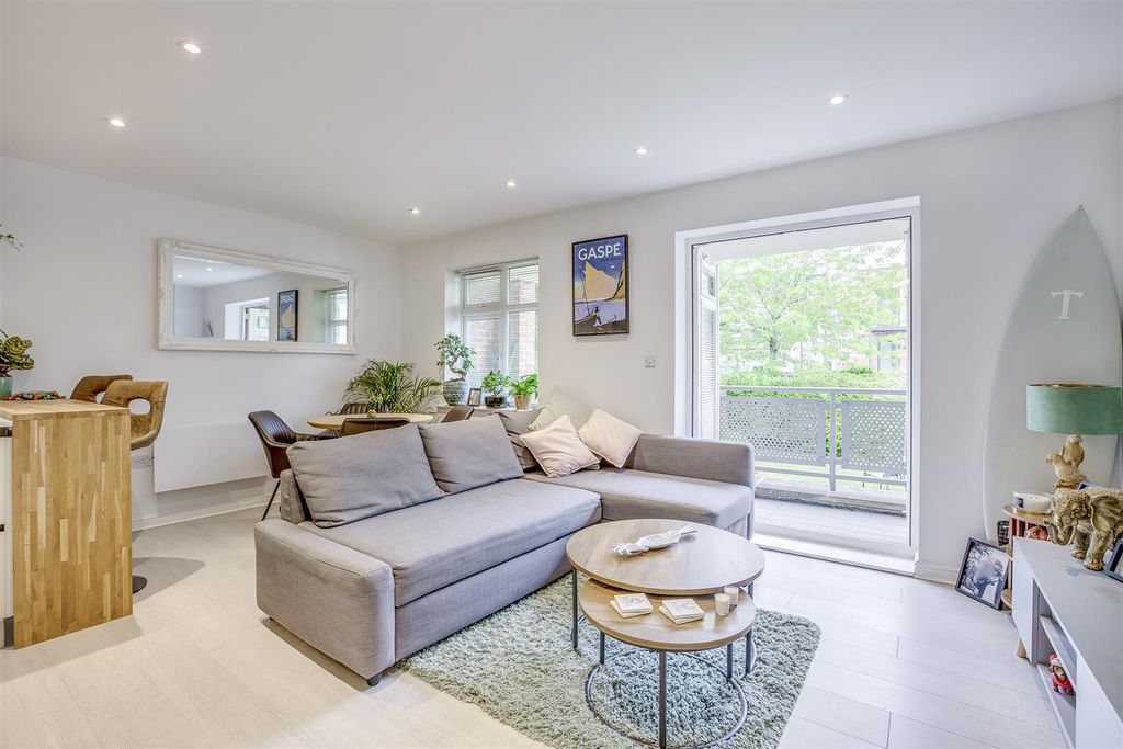 Property photo 2 of 14 1 Riverlock Court, Spring Gardens Road, Hp13 7Fn-9