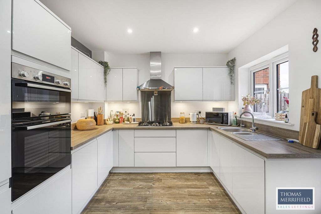 Property photo 2 of 17 5452331_Preview.Jpg