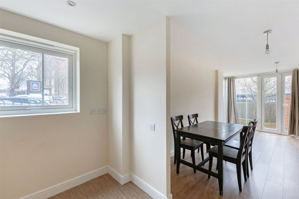 Property photo 2 of 21 Picture No. 08