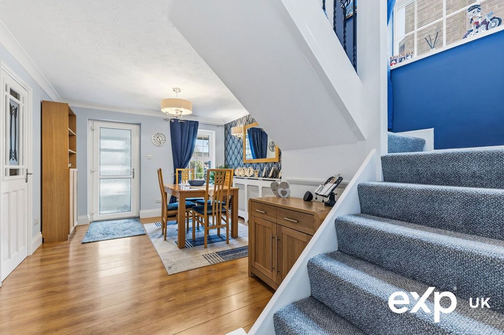 Property photo 3 of 33