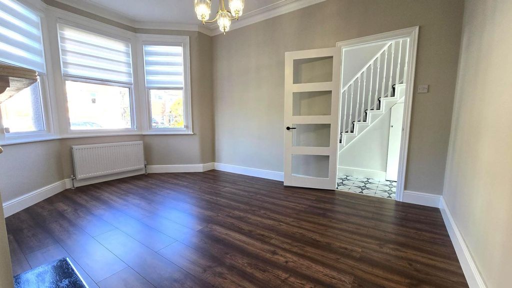 Property photo 2 of 12 1000266236.Jpg