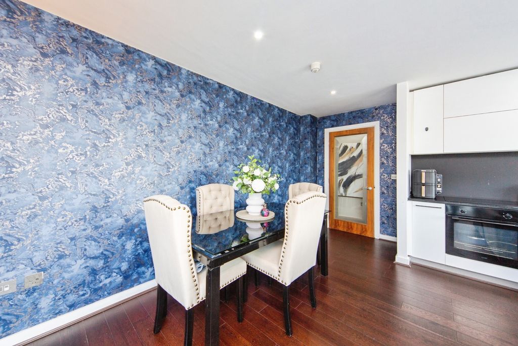 Property photo 3 of 19 Pbox-Img.Jpg