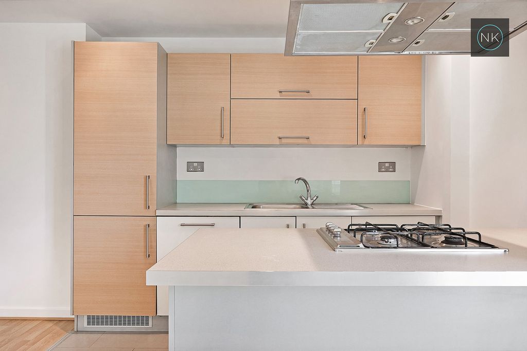 Property photo 3 of 19 4630835