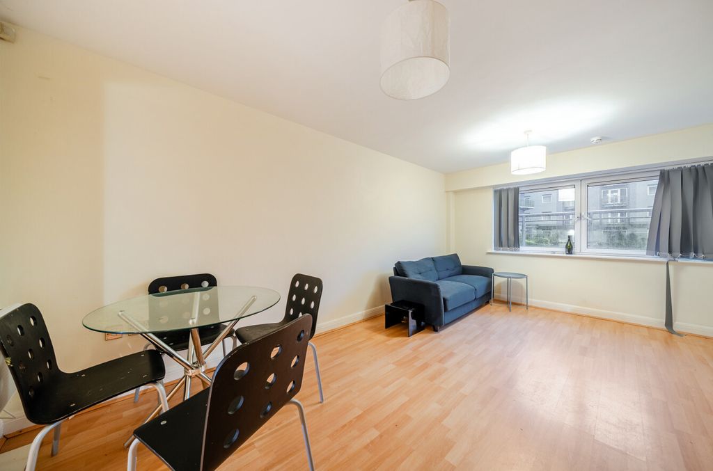 Property photo 2 of 10 1406771-2-6982296...