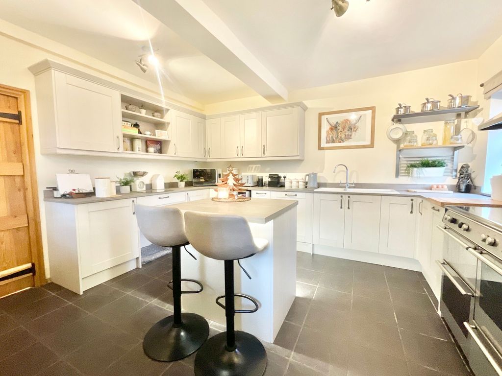 Property photo 2 of 23