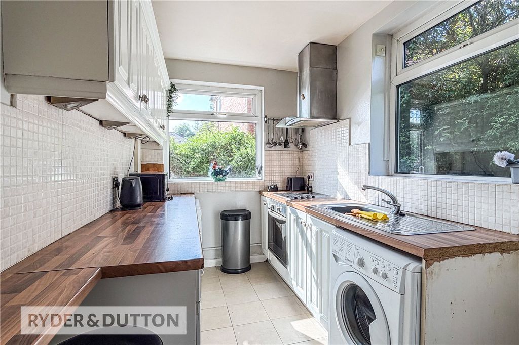 Property photo 3 of 17 Kitchen