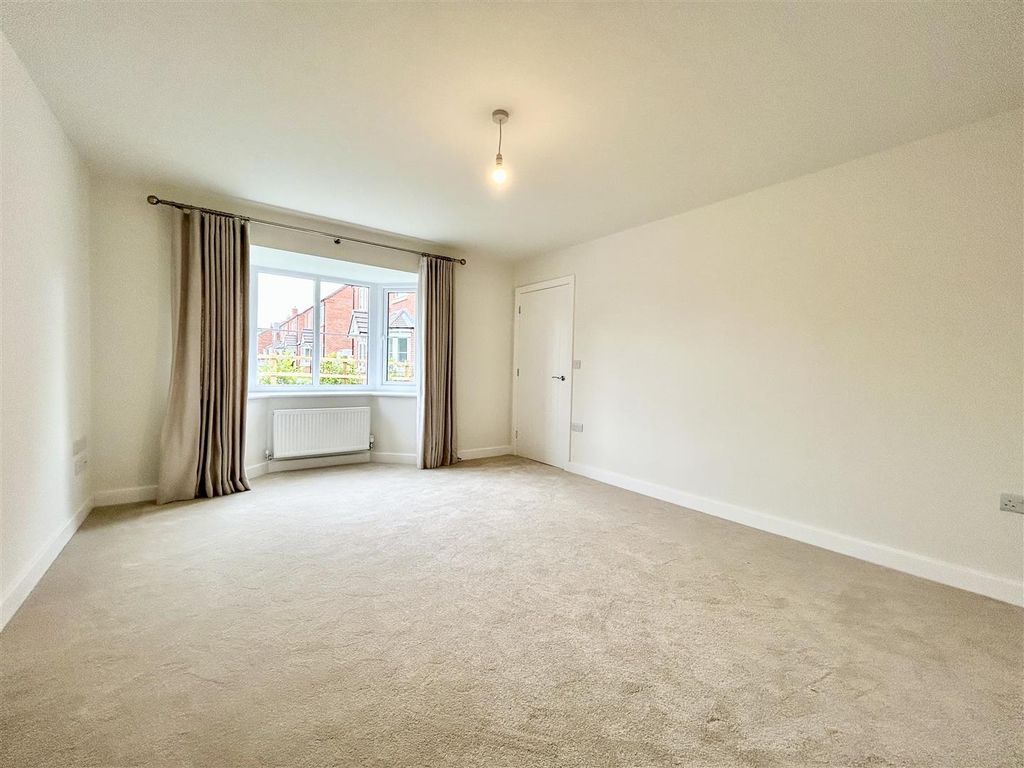 Property photo 3 of 10 Living Room