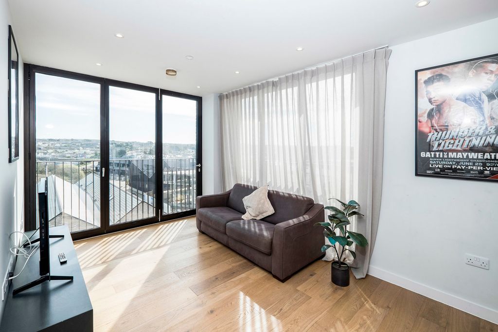 Property photo 3 of 20 Pbox-Img.Jpg