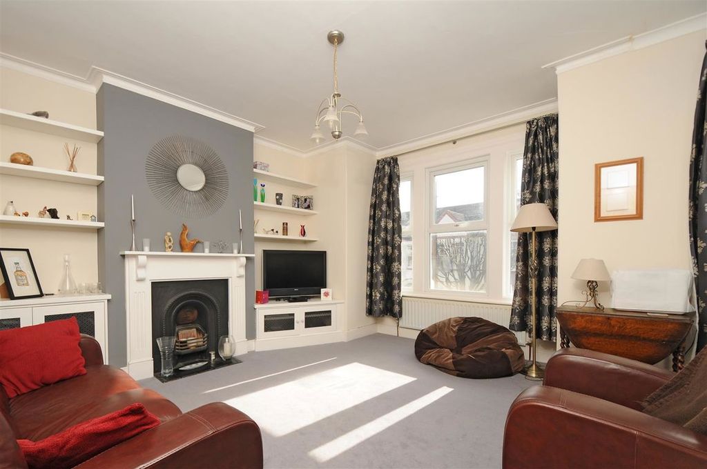 Property photo 1 of 6