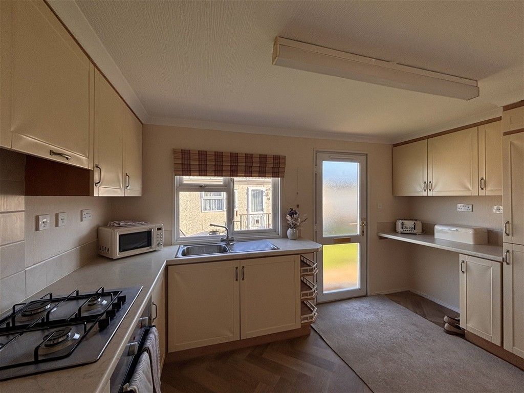 Property photo 1 of 4 Kitchen