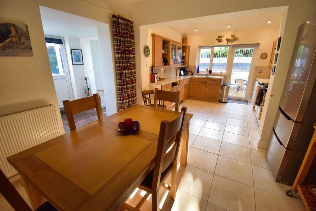 Property photo 2 of 35