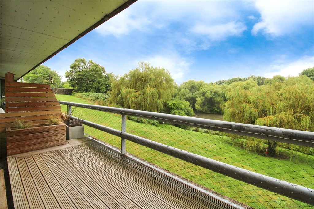 Property photo 1 of 11 Picture No. 24