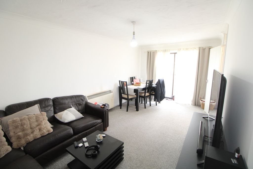 Property photo 2 of 7 Living Area .2