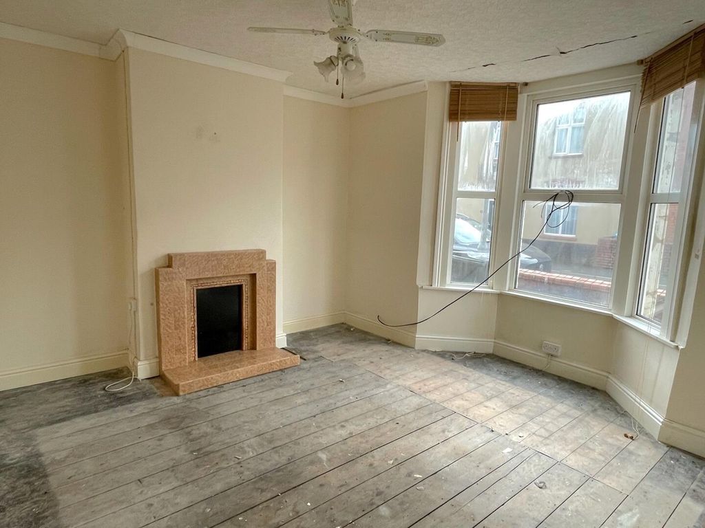 Property photo 2 of 19 Living Room