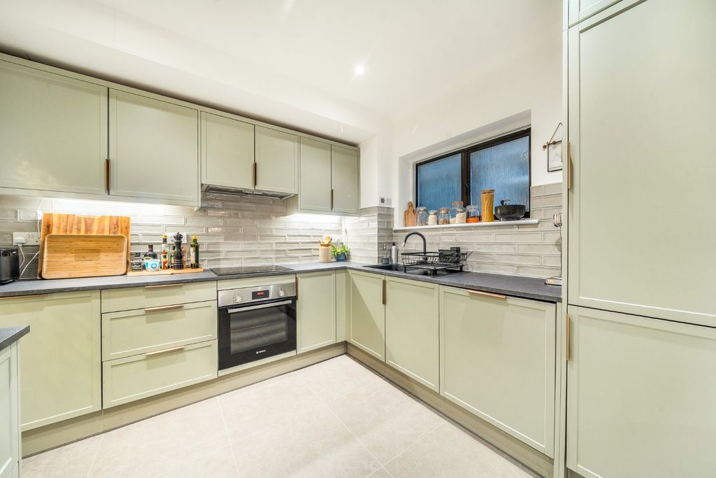 Property photo 2 of 11 Picture No. 17