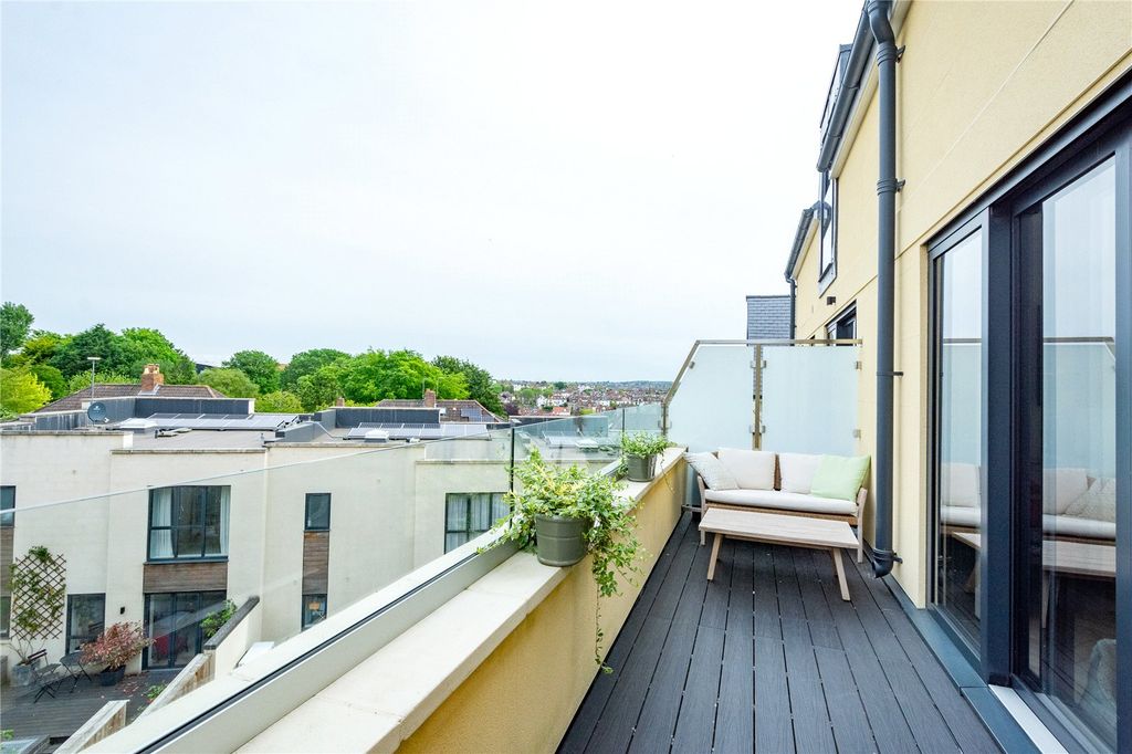 Property photo 2 of 10 Balcony