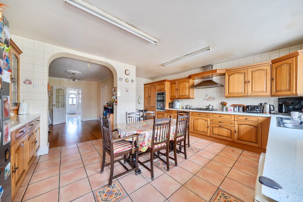 Property photo 3 of 25