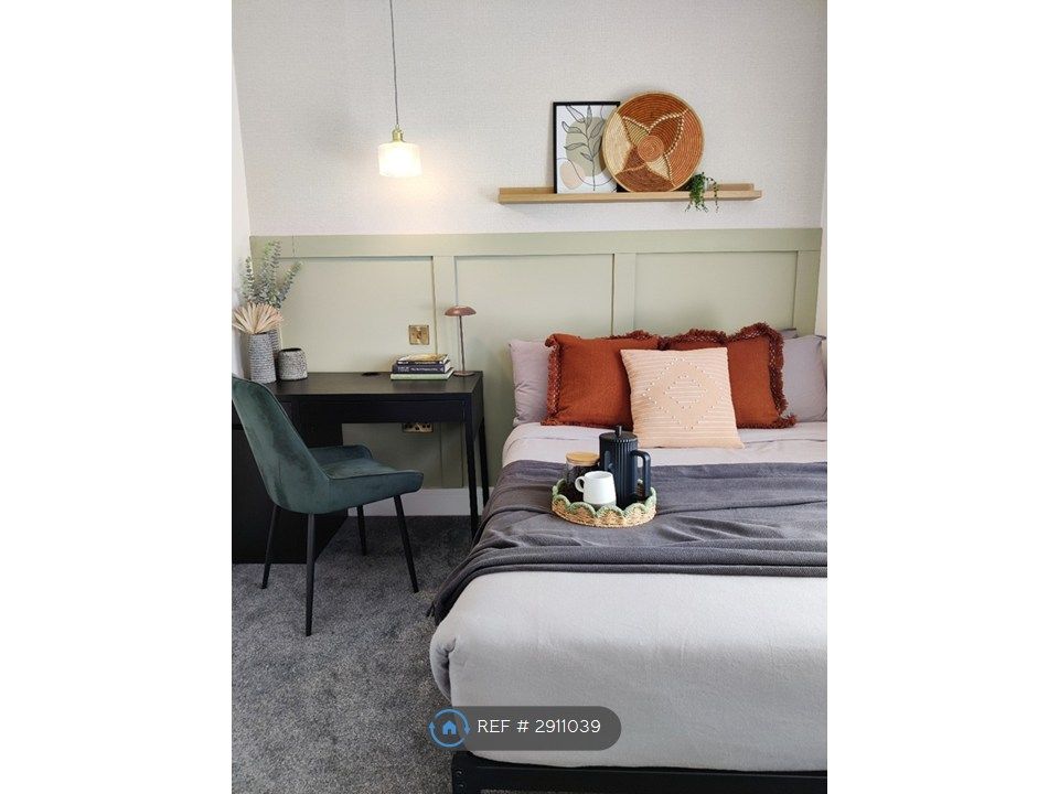 Property photo 3 of 11 Room 5 - Double Ensuite - £745Pcm