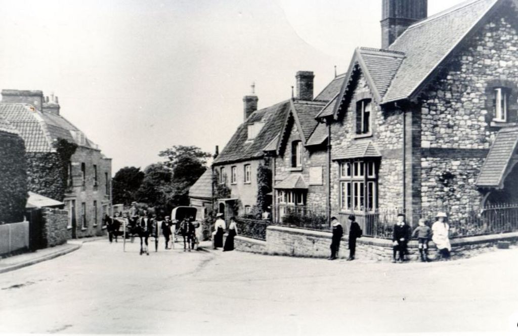 Property photo 2 of 27