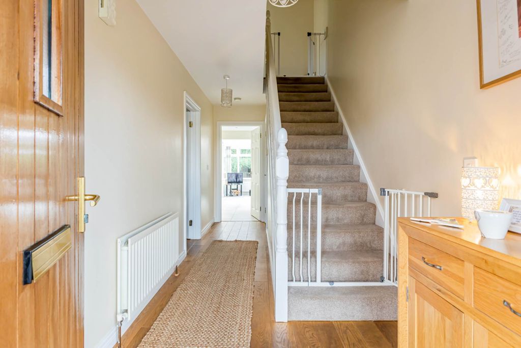 Property photo 3 of 27