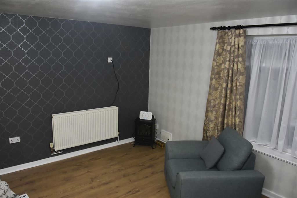 Property photo 3 of 25 Lounge
