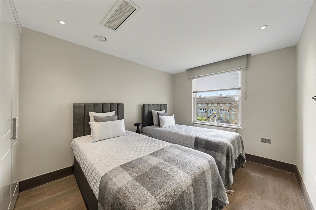 Property photo 2 of 12 1 Court Close, St. John's Wood Park Nw8 6Nn-2.Jpg