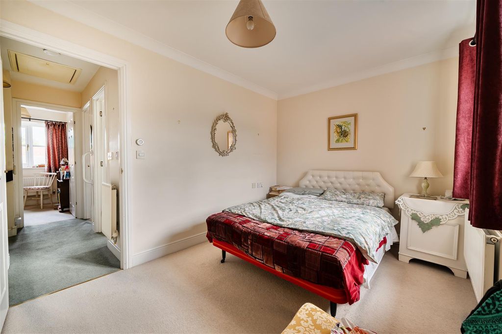 Property photo 3 of 14 Bedroom 1